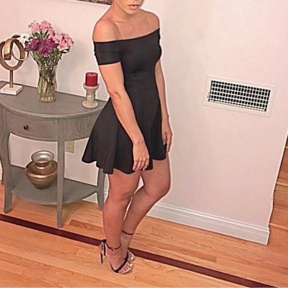 ZARA Black Off-the-Shoulder Skater Dress - Picture 5 of 5